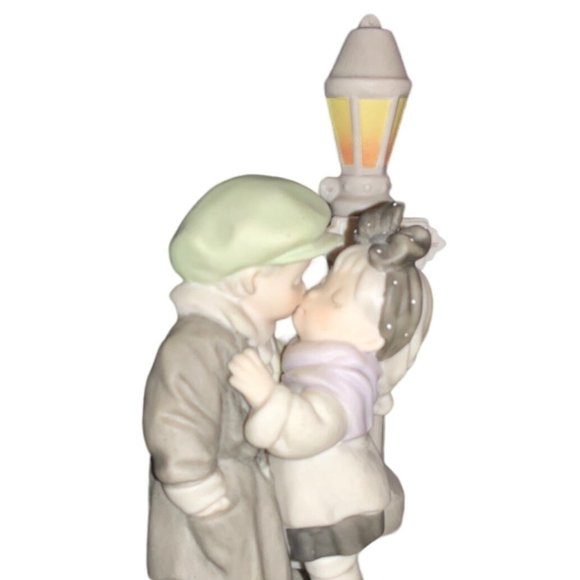 Enesco Bisque 1997 "We've Only Just Begun" Limited Edition Figurine 296058 - Picture 3 of 11